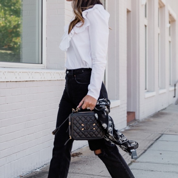 Authentic Chanel Small Filigree vanity in black caviar with GHW - Picture 16 of 17